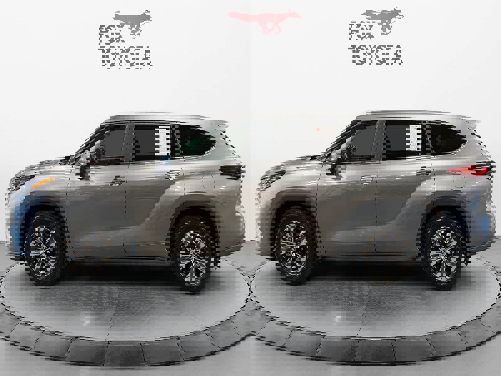 Used 2025 Toyota Highlander XLE image 3