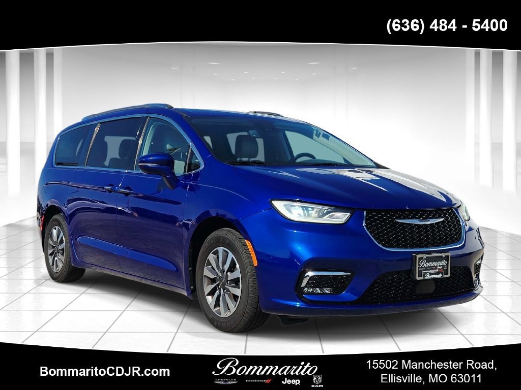 Used 2021 Chrysler Pacifica Touring-L FWD image 1