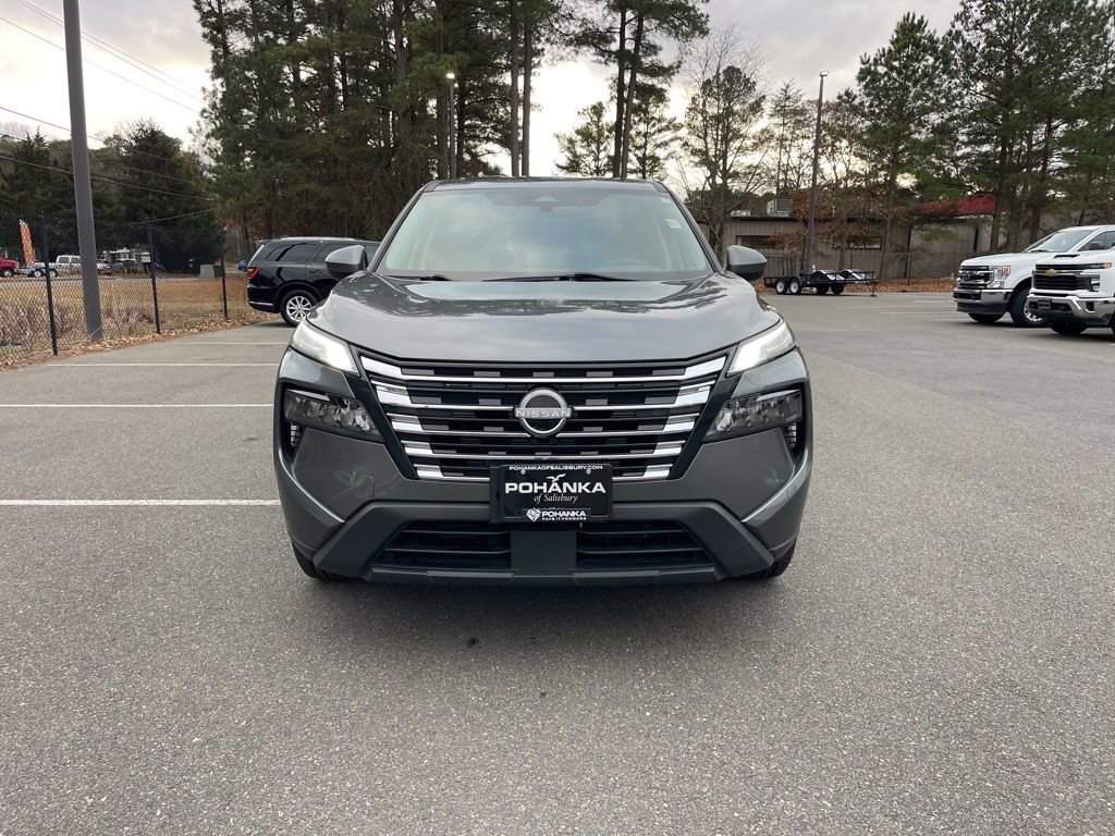 Used 2024 Nissan Rogue SV image 3