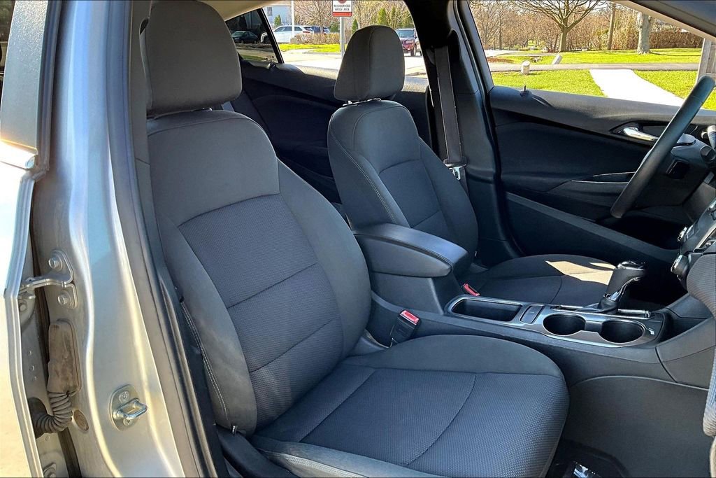 Used 2016 Chevrolet Cruze LT w/ LT Convenience Package image 27