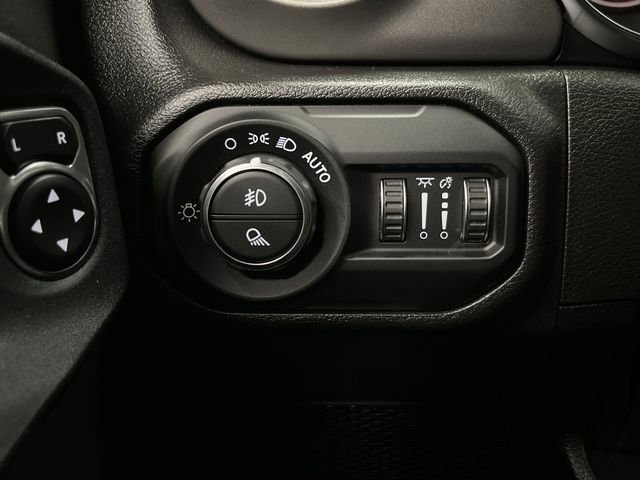 Used 2022 Jeep Gladiator Willys image 24