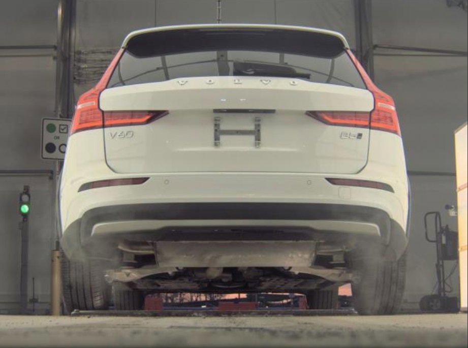 Certified 2025 Volvo V60 B5 Cross Country Plus image 3