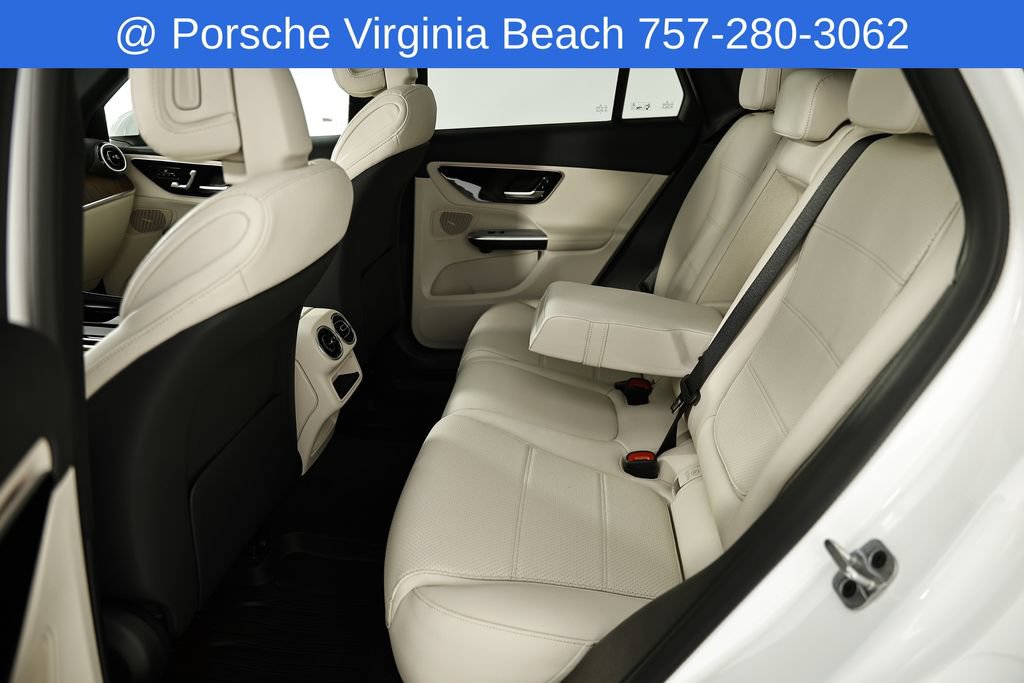 Used 2025 Mercedes-Benz GLC 300 4MATIC image 31
