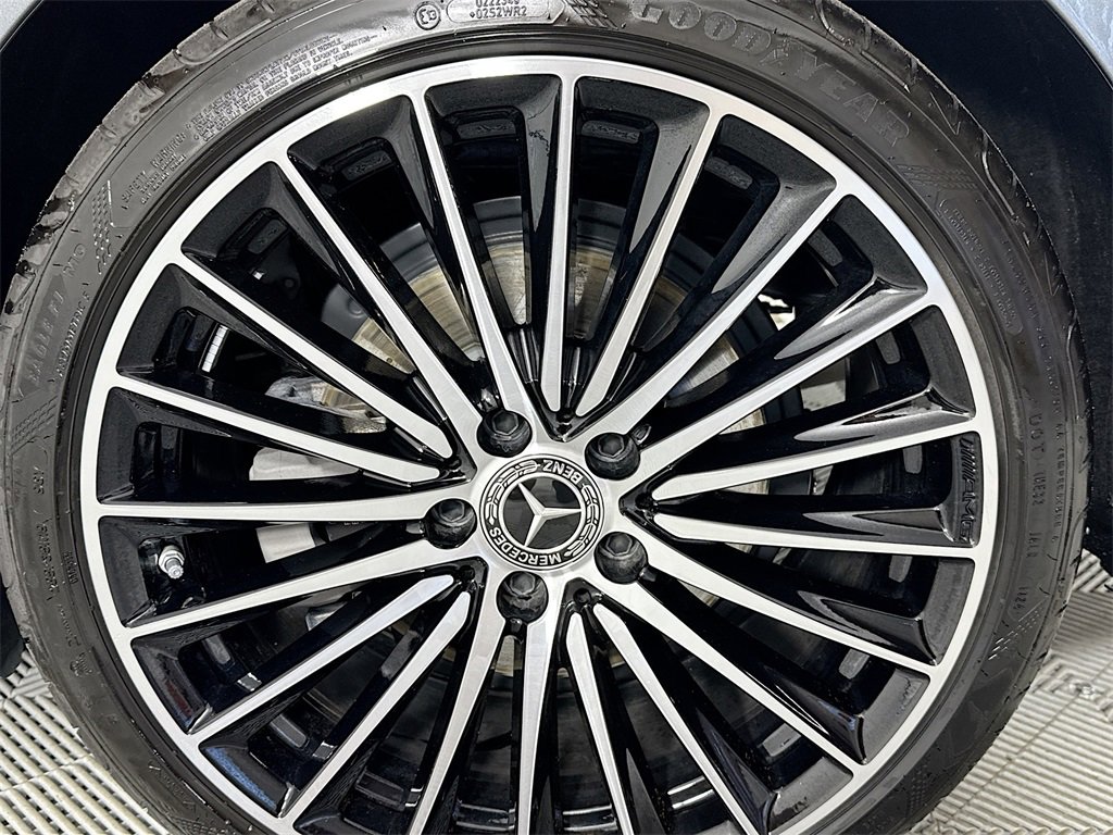 Used 2025 Mercedes-Benz C 300 4MATIC Sedan image 32
