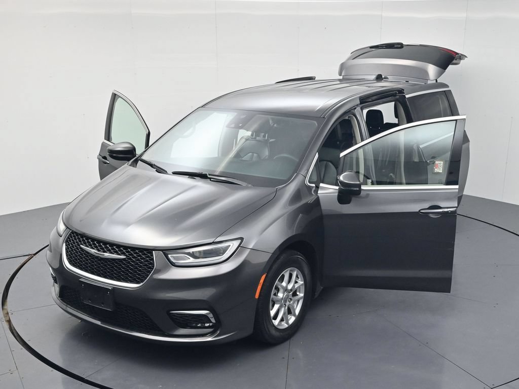 Used 2023 Chrysler Pacifica Touring-L FWD image 49