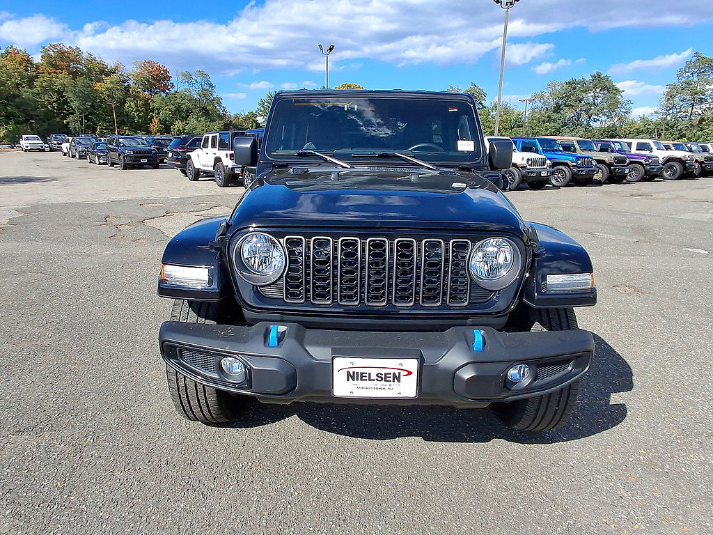 Used 2024 Jeep Wrangler Unlimited w/ Convenience Group AWD/4WD image 3