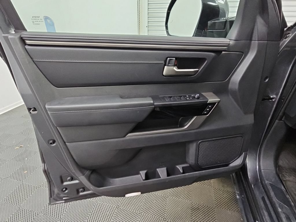 Used 2024 Toyota Tundra Limited AWD/4WD image 31