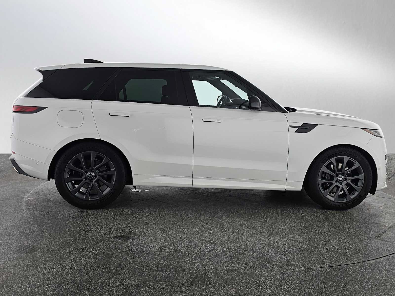 Used 2024 Land Rover Range Rover Sport Dynamic SE AWD/4WD image 6