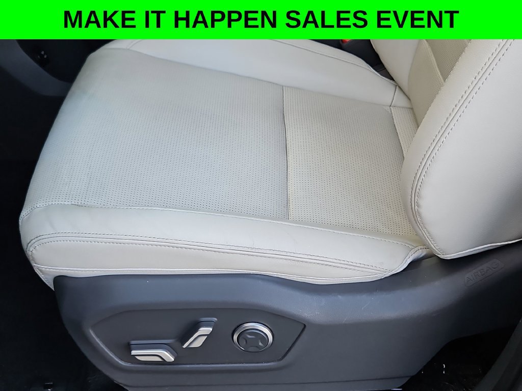 Used 2025 Hyundai Santa Fe Limited AWD/4WD image 14