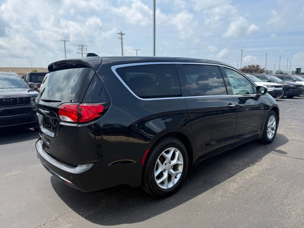 Used 2018 Chrysler Pacifica Touring Plus w/ Tire & Wheel Group FWD image 4