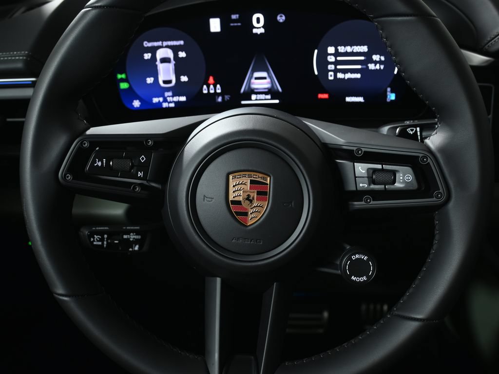 Used 2025 Porsche Macan 4S Electric AWD/4WD image 19