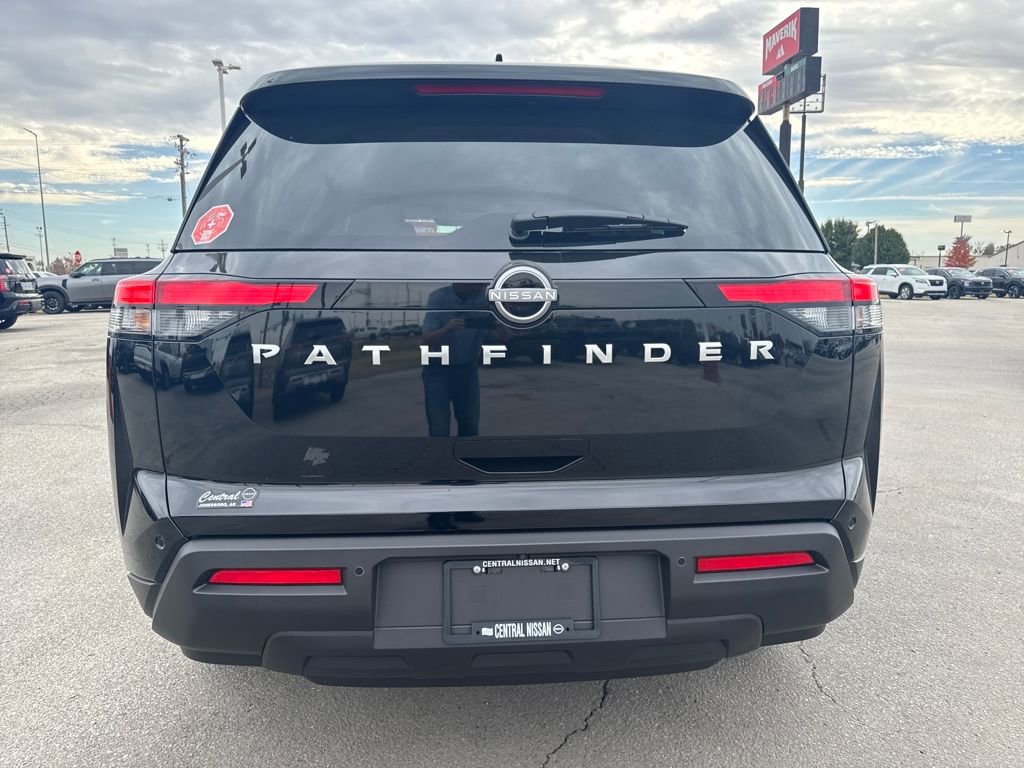 New 2025 Nissan Pathfinder SV image 4