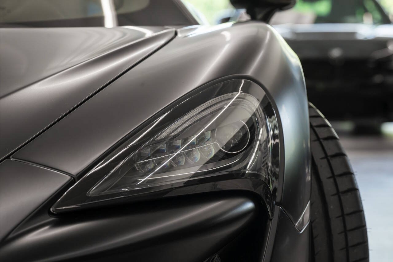 Used 2017 McLaren 570S RWD image 13