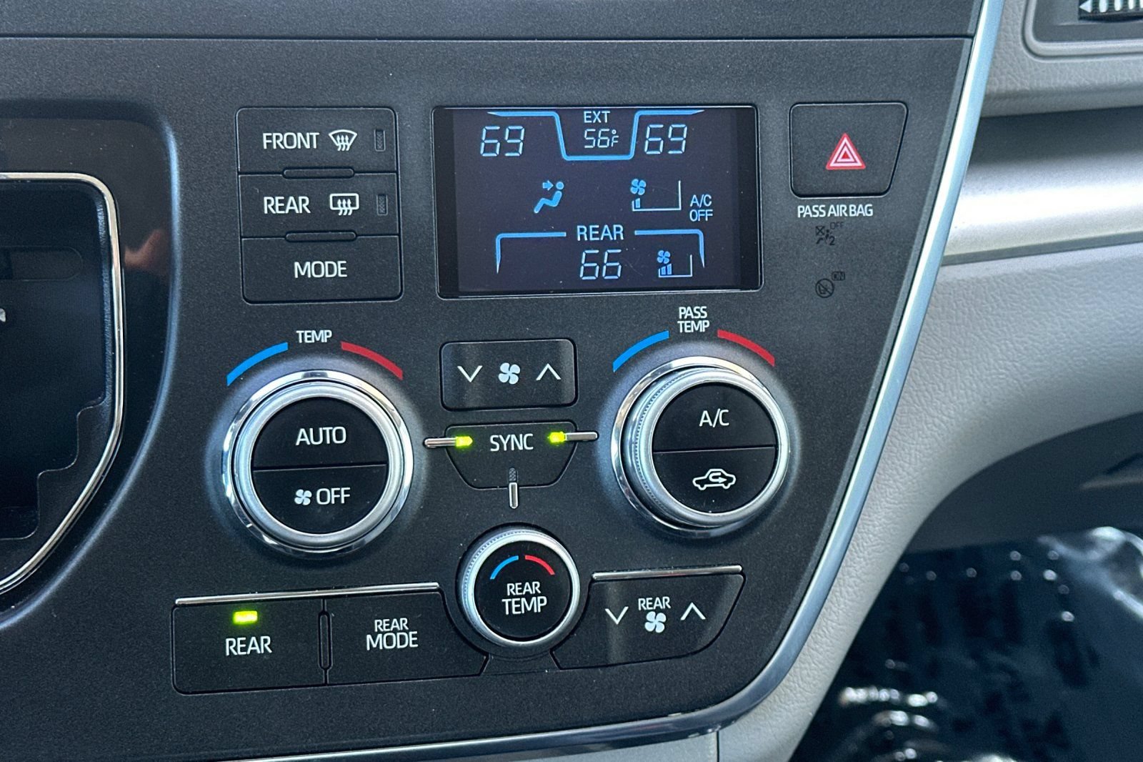 Used 2019 Toyota Sienna L FWD image 17