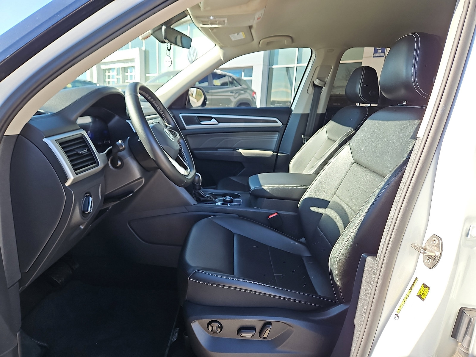 Used 2023 Volkswagen Atlas SE image 10