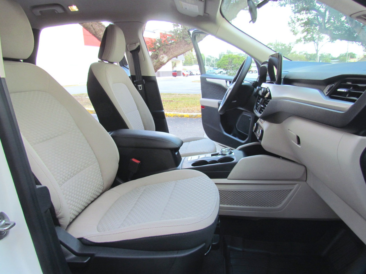 Used 2020 Ford Escape SE FWD image 22
