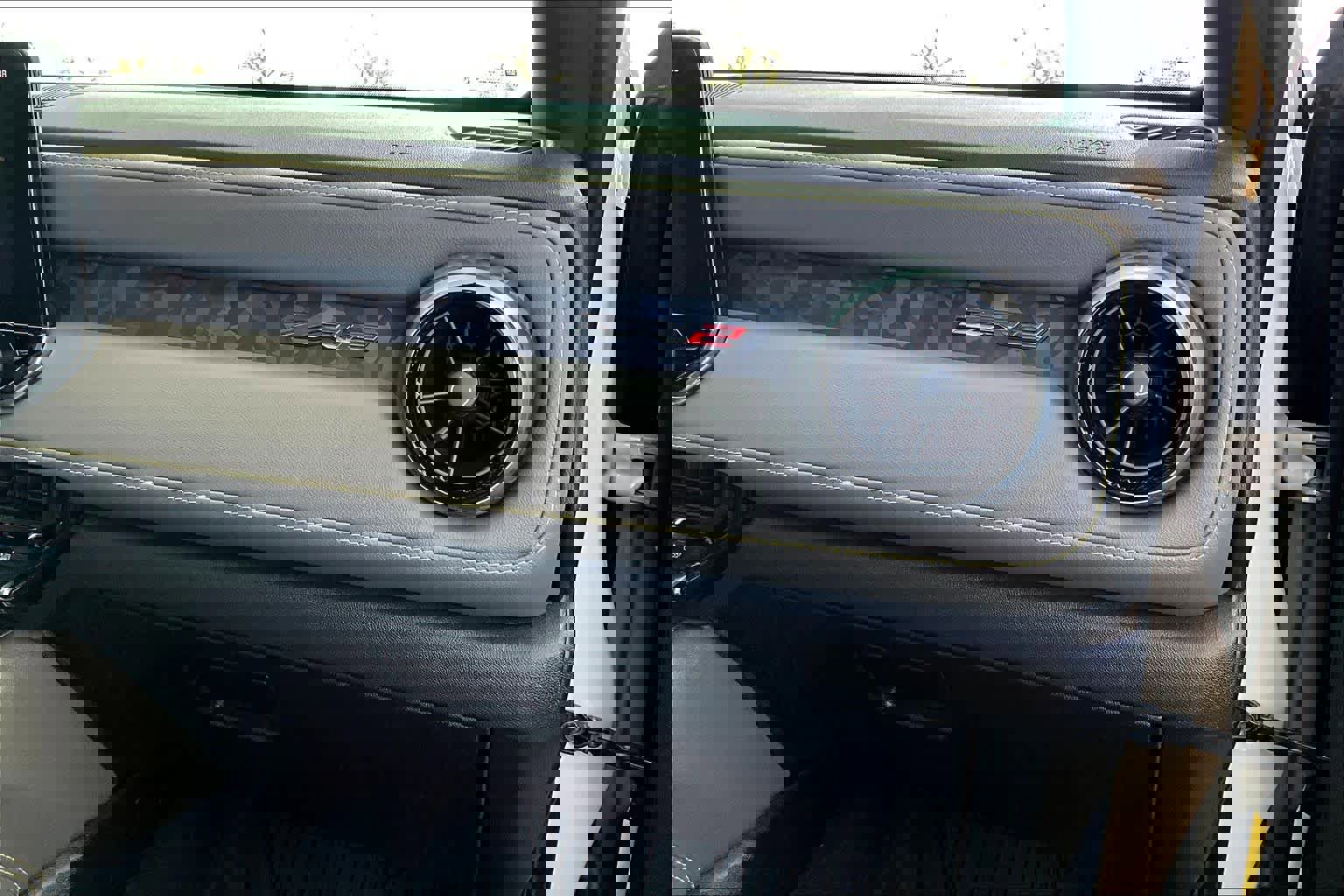 Used 2024 Chevrolet Colorado ZR2 w/ Technology Package image 18