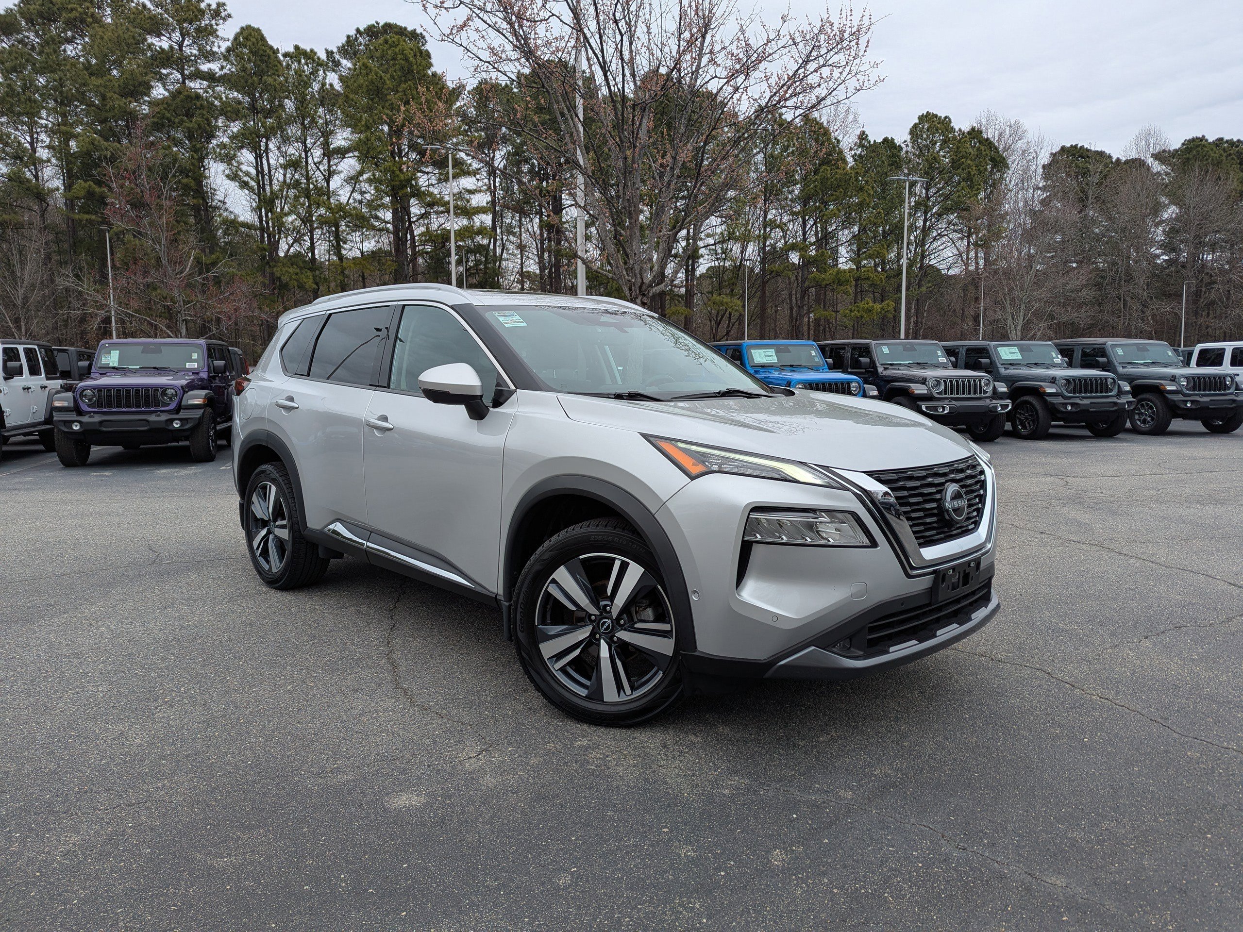 Used 2022 Nissan Rogue SL w/ SL Premium Package image 3