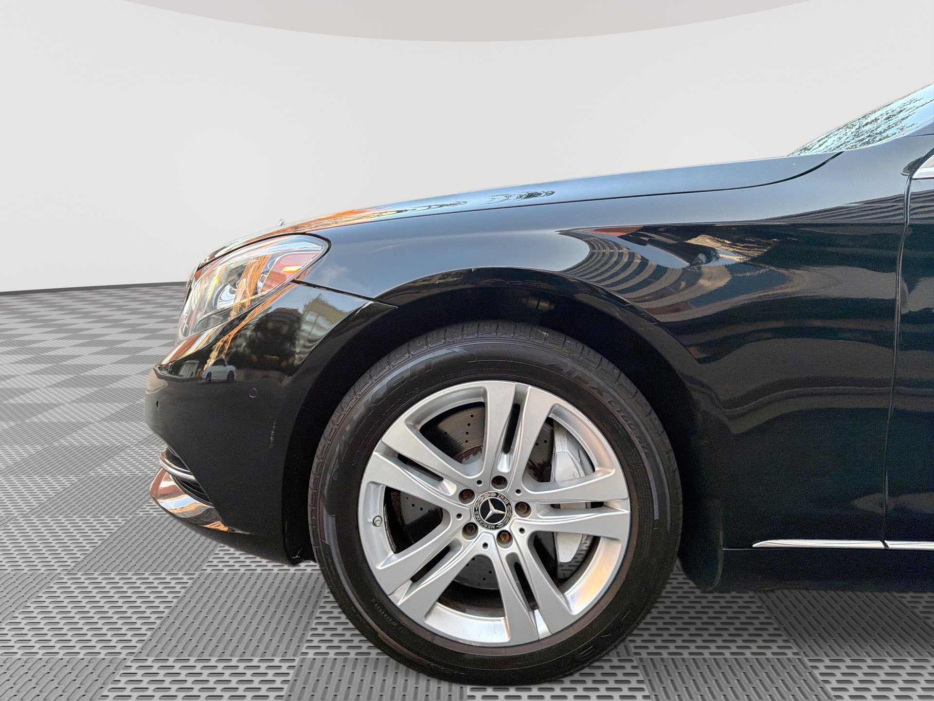 Used 2017 Mercedes-Benz S 550 4MATIC Sedan image 31