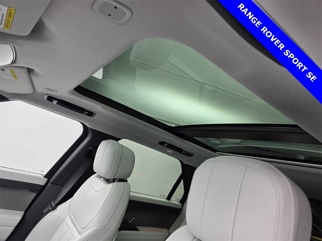 Used 2024 Land Rover Range Rover Sport SE image 12