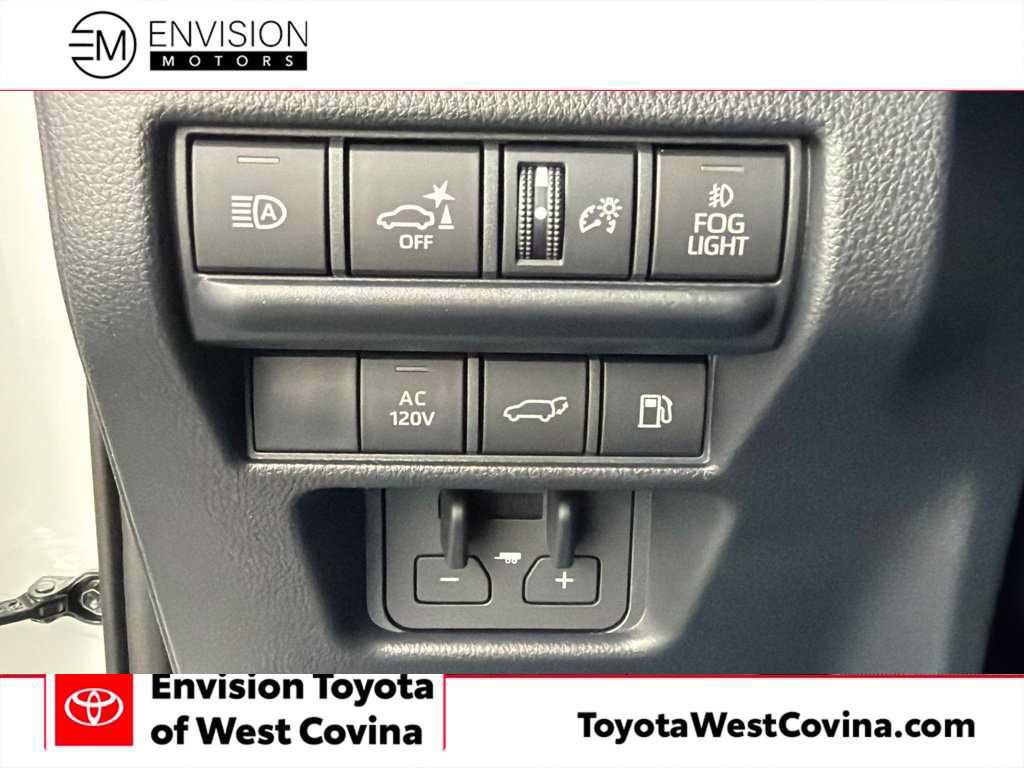 Used 2027 Toyota Land Cruiser AWD/4WD image 30