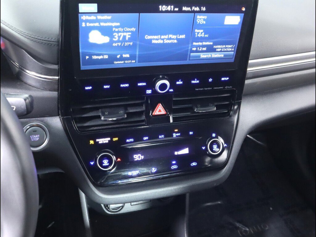 Used 2020 Hyundai Ioniq Limited image 17