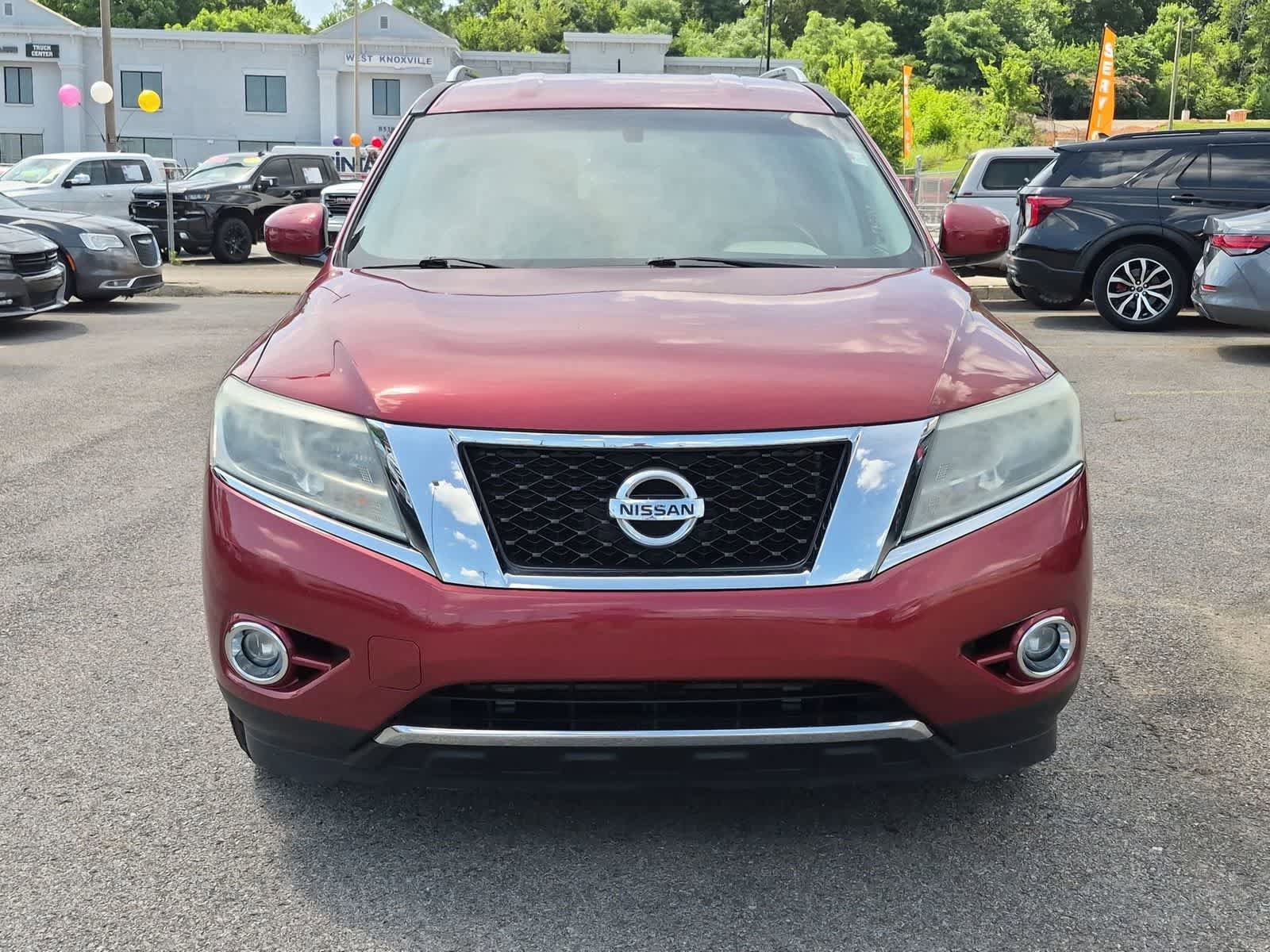 Used 2016 Nissan Pathfinder SV w/ Cargo Package FWD image 3