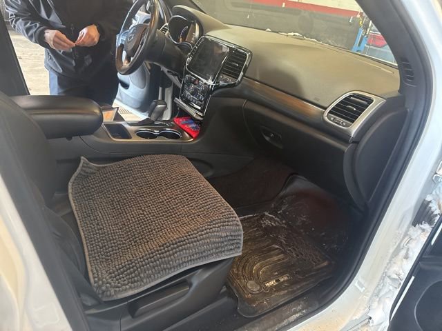 Used 2019 Jeep Grand Cherokee Altitude image 29