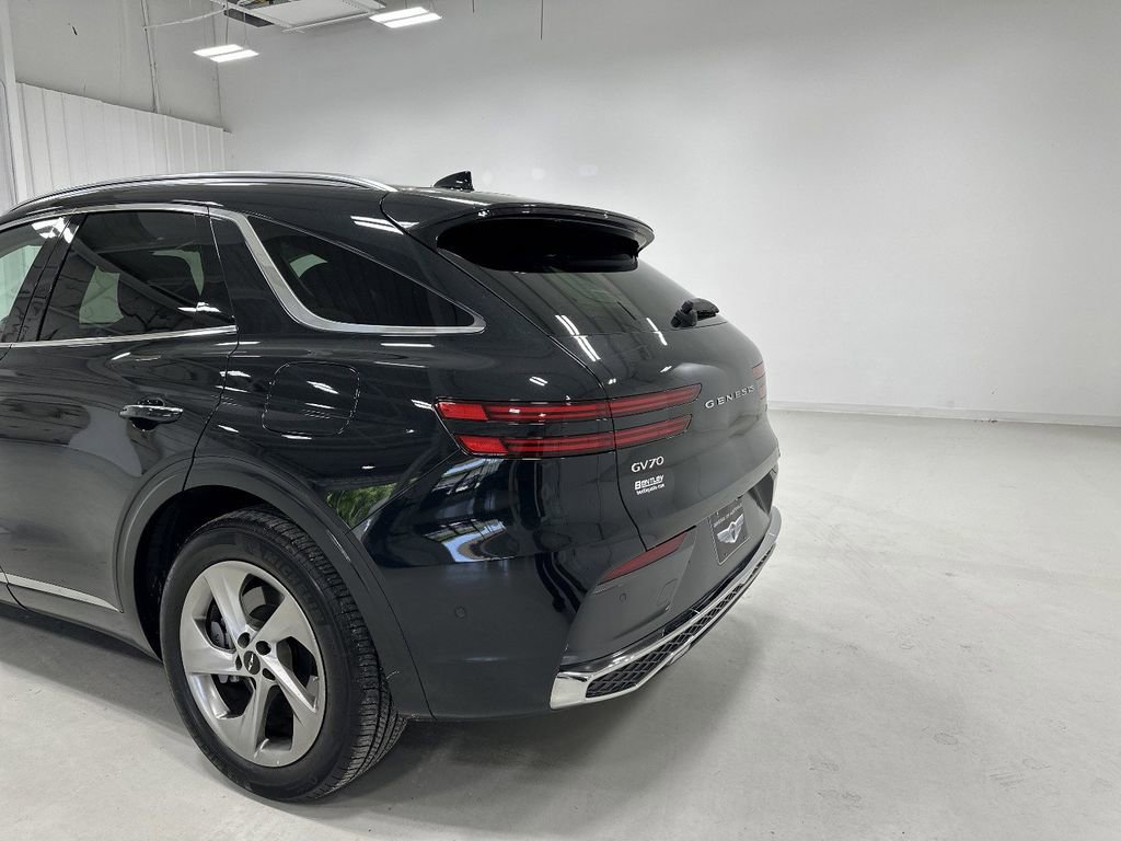Certified 2026 Genesis GV70 2.5T Advanced AWD/4WD image 14