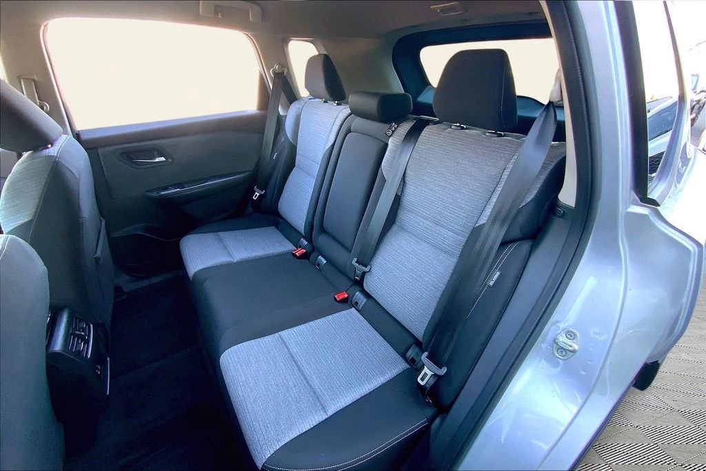 Used 2023 Nissan Rogue SV image 16