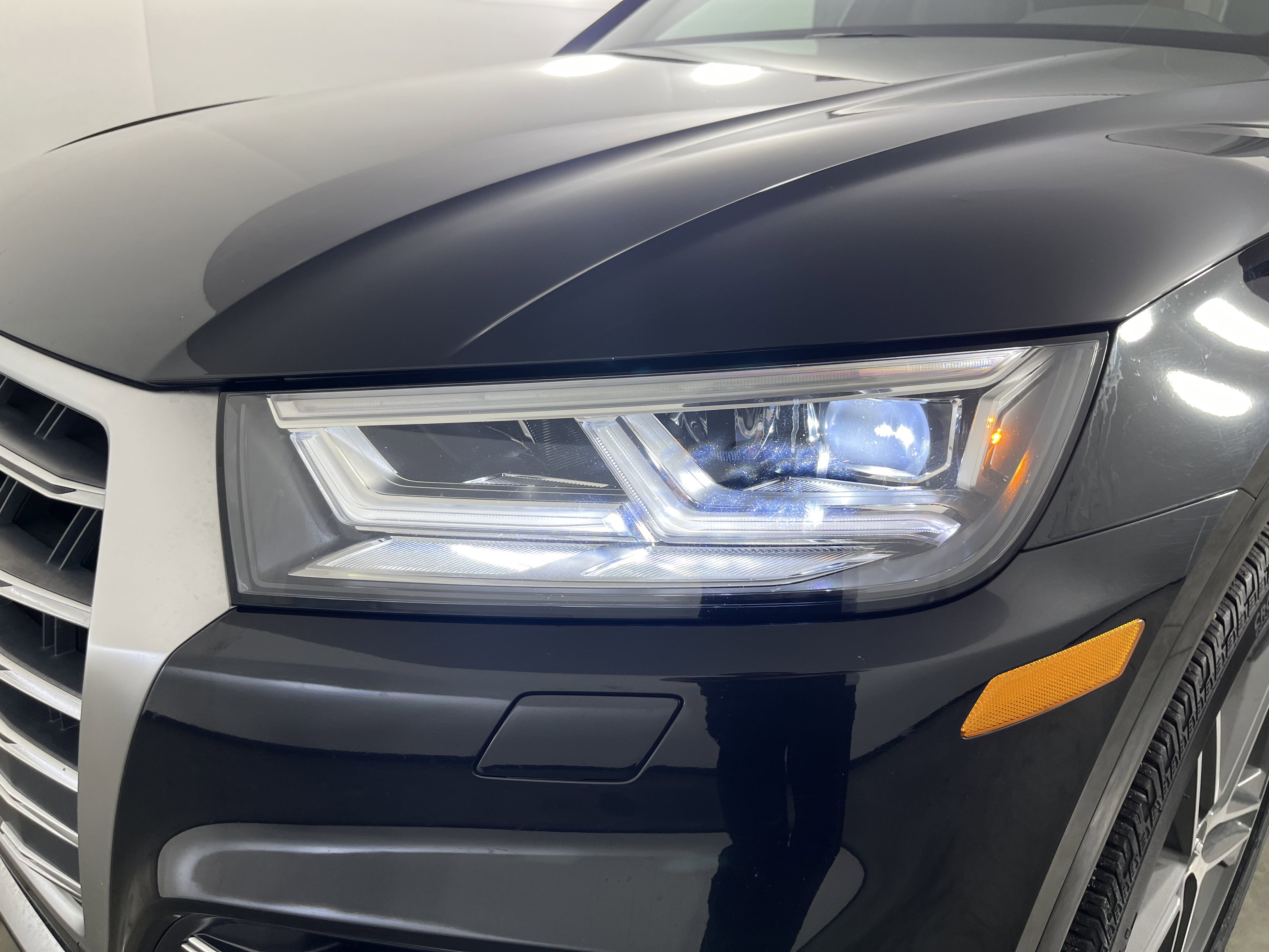 Used 2018 Audi SQ5 Premium Plus w/ Navigation Package image 26