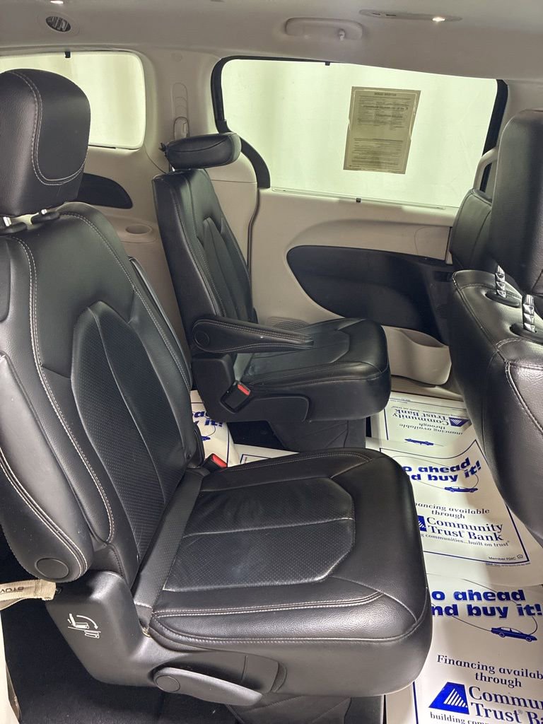 Used 2022 Chrysler Pacifica Touring-L FWD image 27