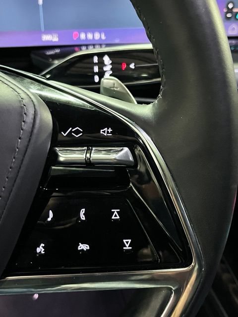 Used 2025 Cadillac Escalade Sport Platinum AWD/4WD image 33