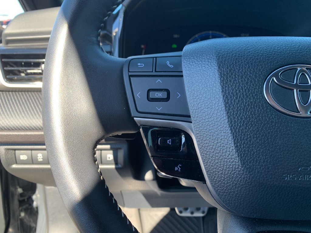 Used 2025 Toyota Camry SE w/ Convenience Package FWD image 27