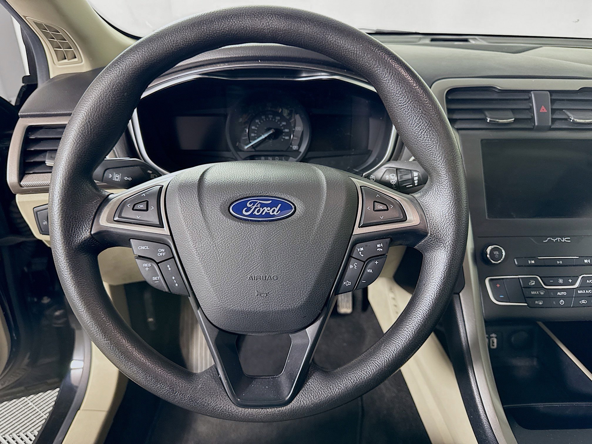 Used 2020 Ford Fusion SE image 12