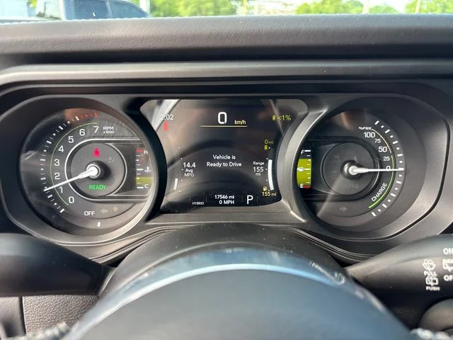 Used 2025 Jeep Wrangler Unlimited Sahara AWD/4WD image 17