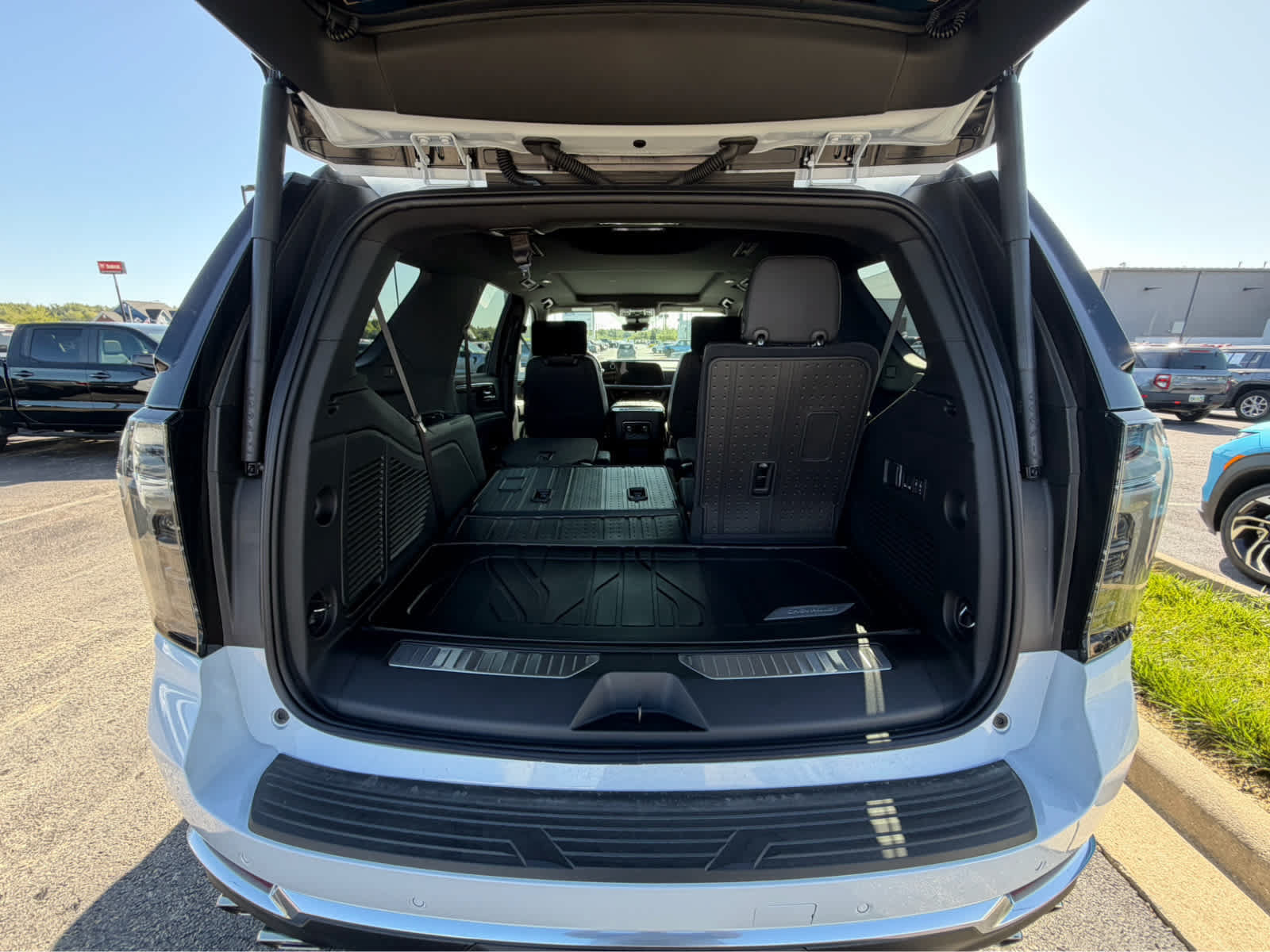 New 2026 Chevrolet Tahoe High Country AWD/4WD image 61