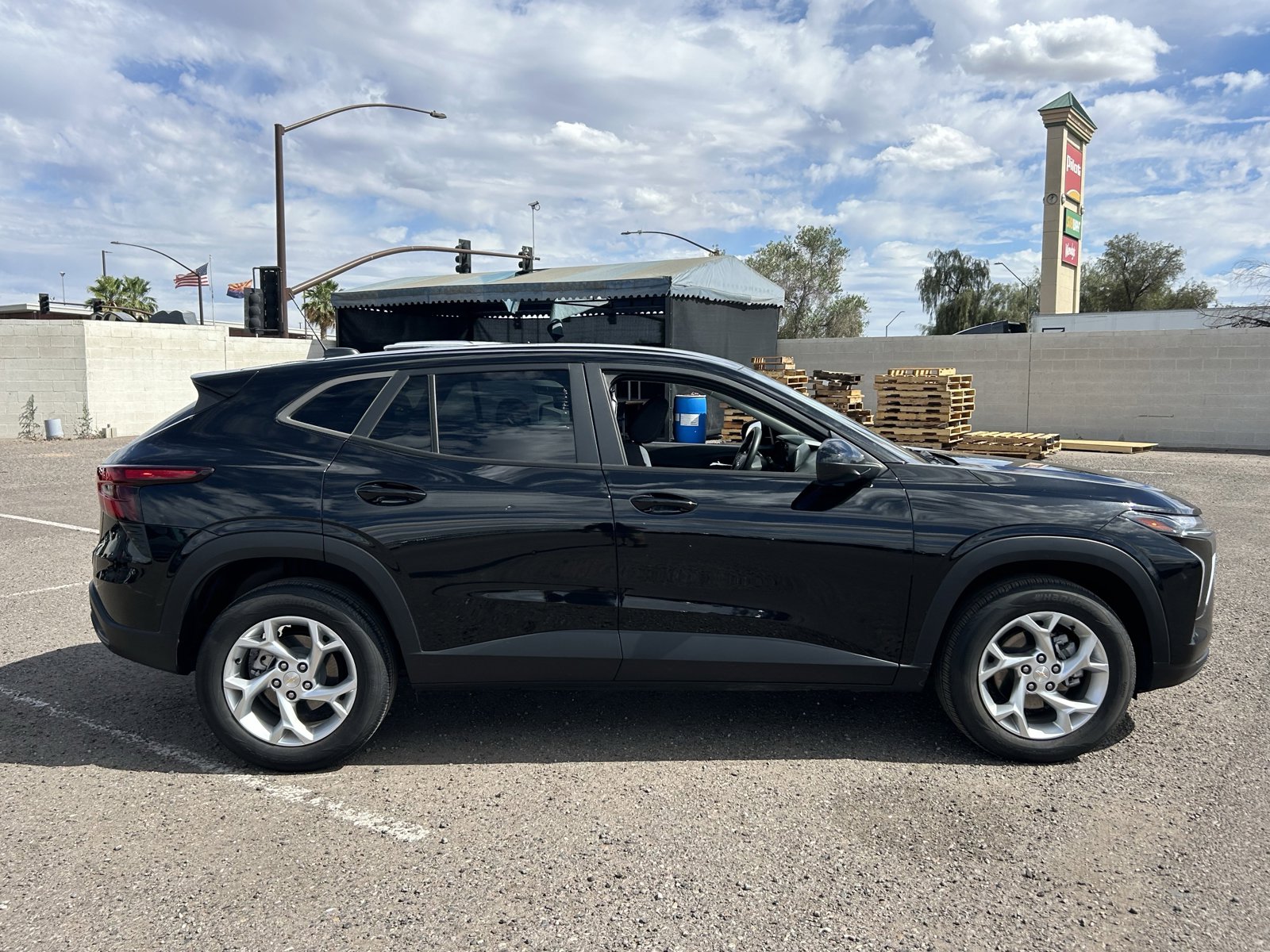Used 2024 Chevrolet Trax LS w/ LS Convenience Package image 5
