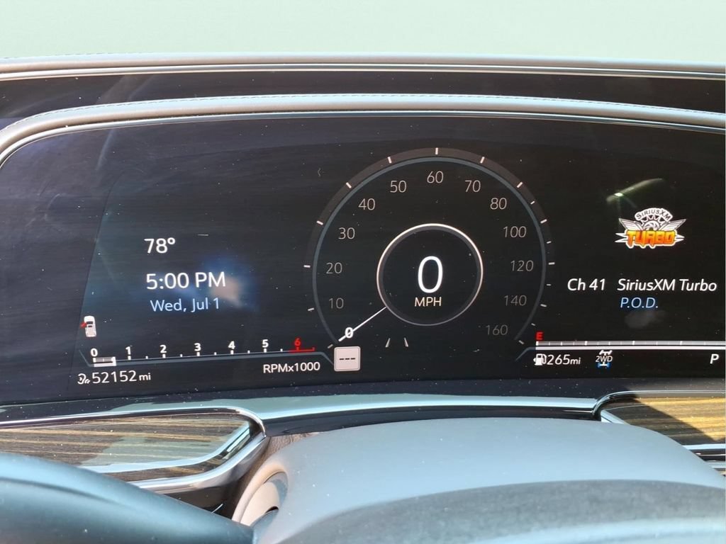 Used 2021 Cadillac Escalade Premium Luxury AWD/4WD image 24
