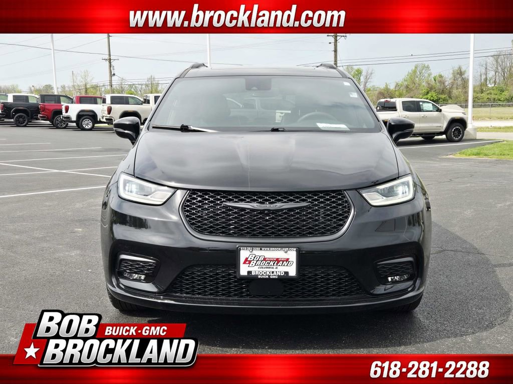 Used 2025 Chrysler Pacifica Limited image 8