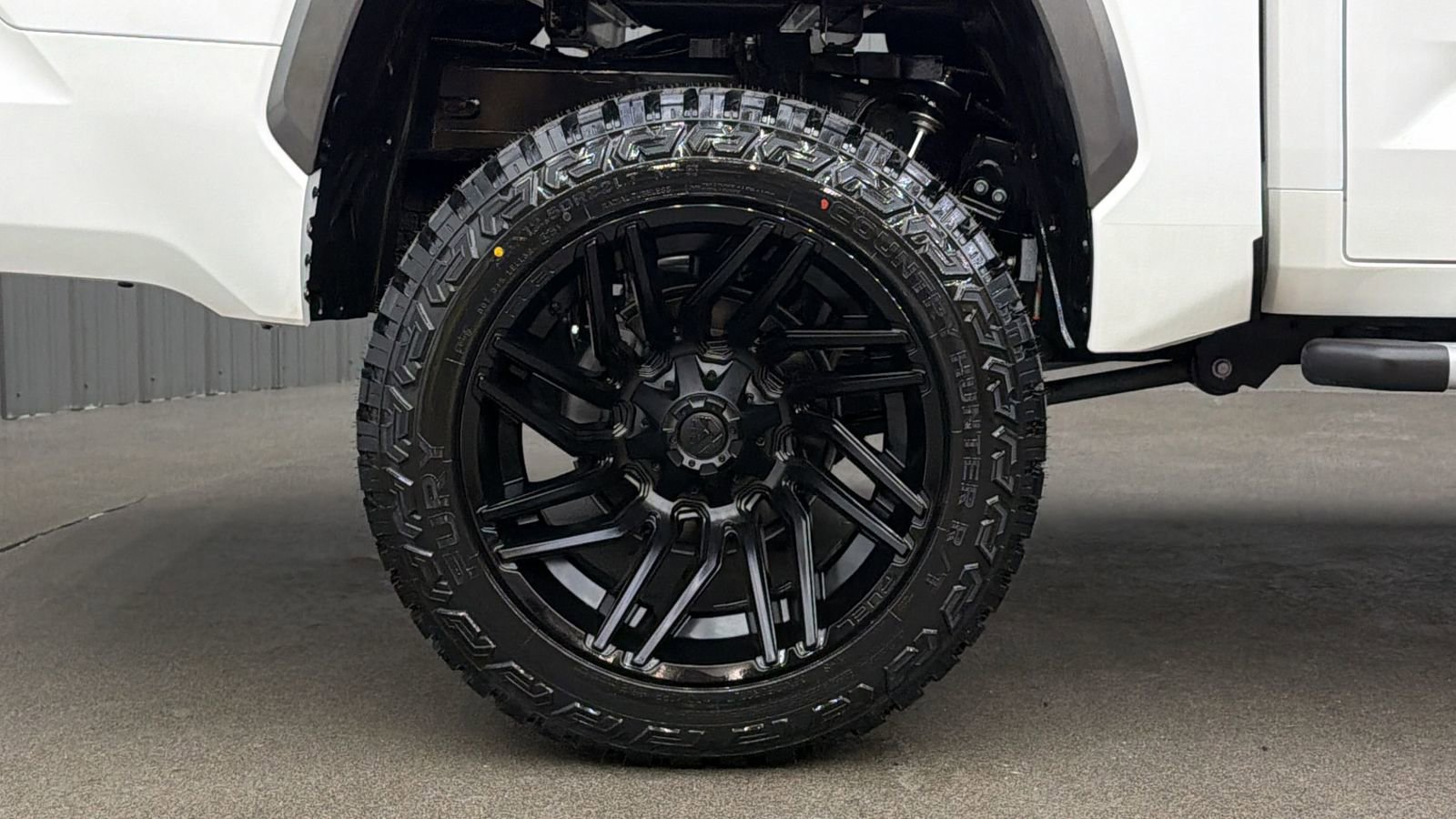 Used 2025 Toyota Tundra Limited image 11