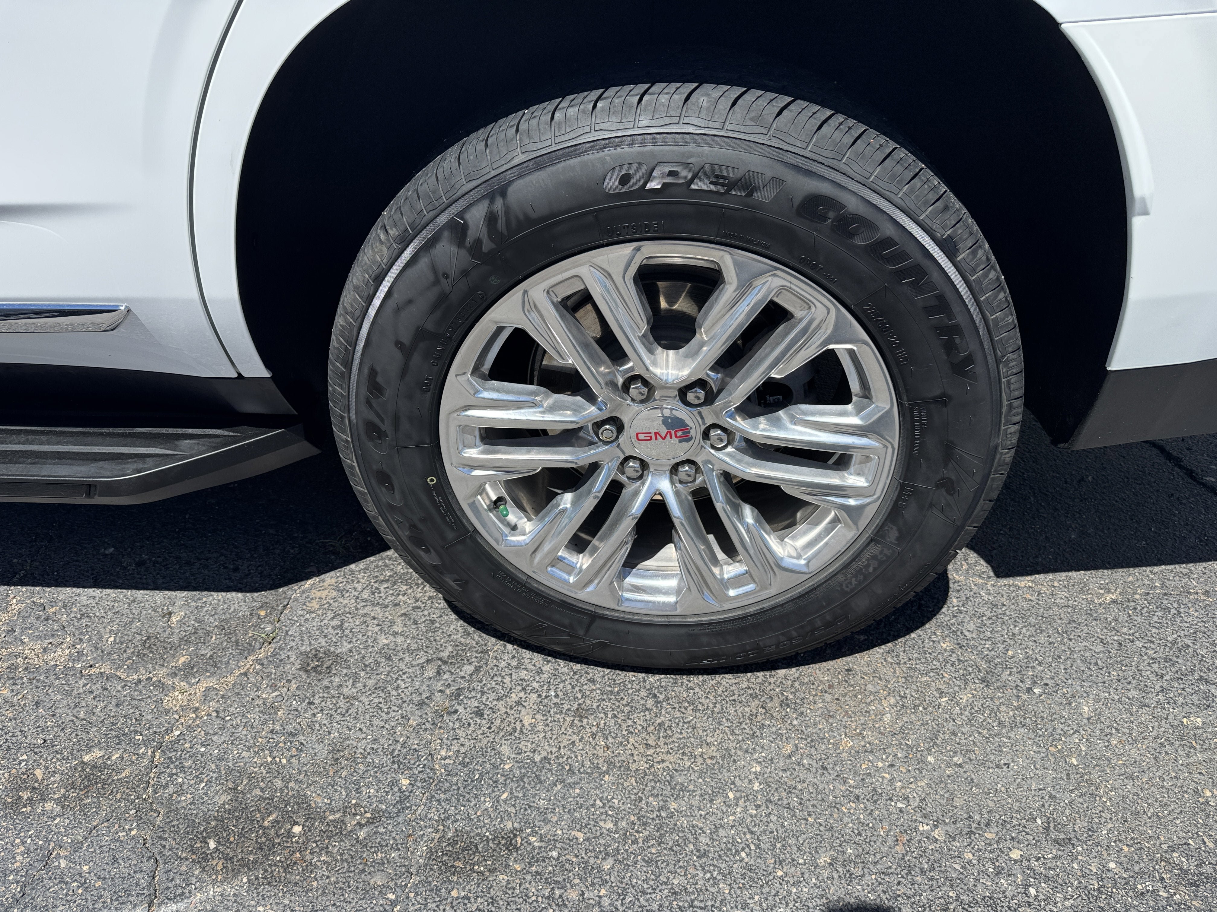 Used 2023 GMC Yukon SLT AWD/4WD image 35