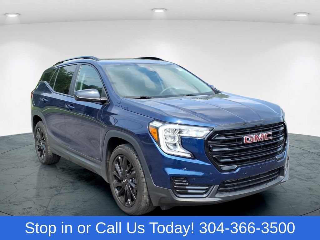 Used 2023 GMC Terrain SLE w/ Driver Convenience Package FWD image 3