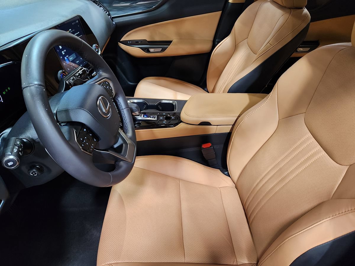 Used 2025 Lexus NX 250 FWD w/ Accessory Package (2T) image 29