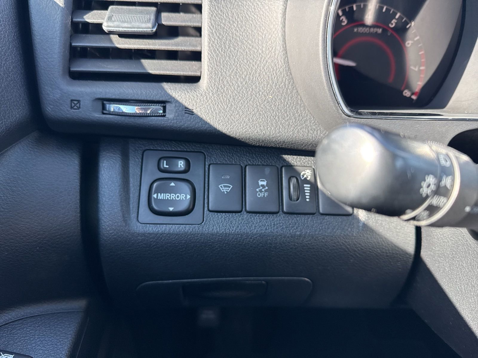 Used 2012 Toyota Highlander SE image 26