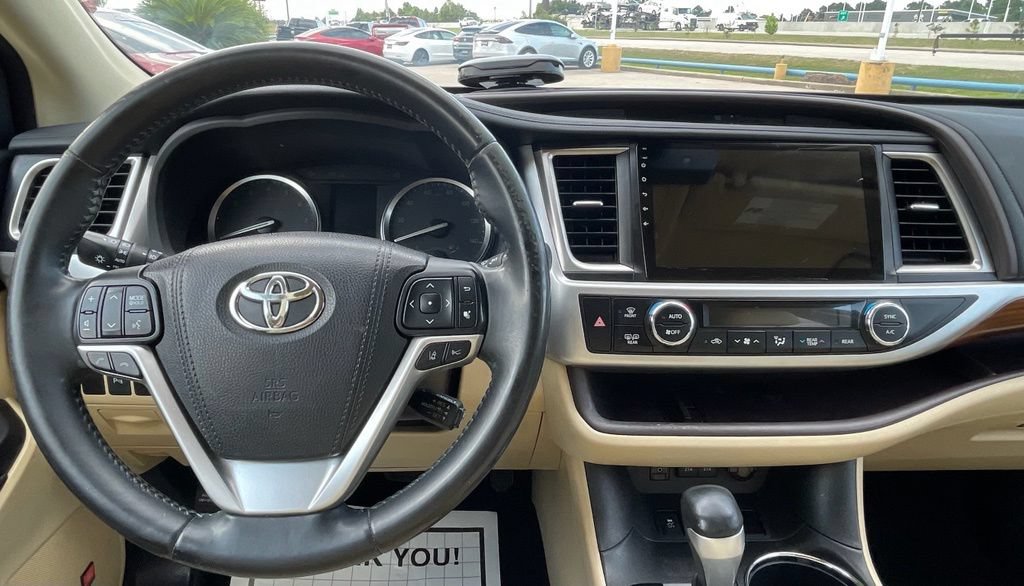 Used 2017 Toyota Highlander Limited FWD image 15