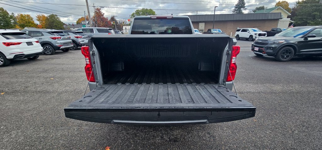 Used 2023 Chevrolet Silverado 1500 LT AWD/4WD image 11