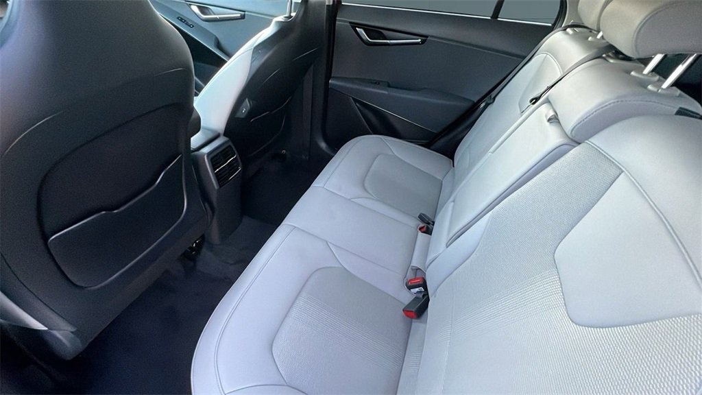 New 2025 Kia Niro EX image 8