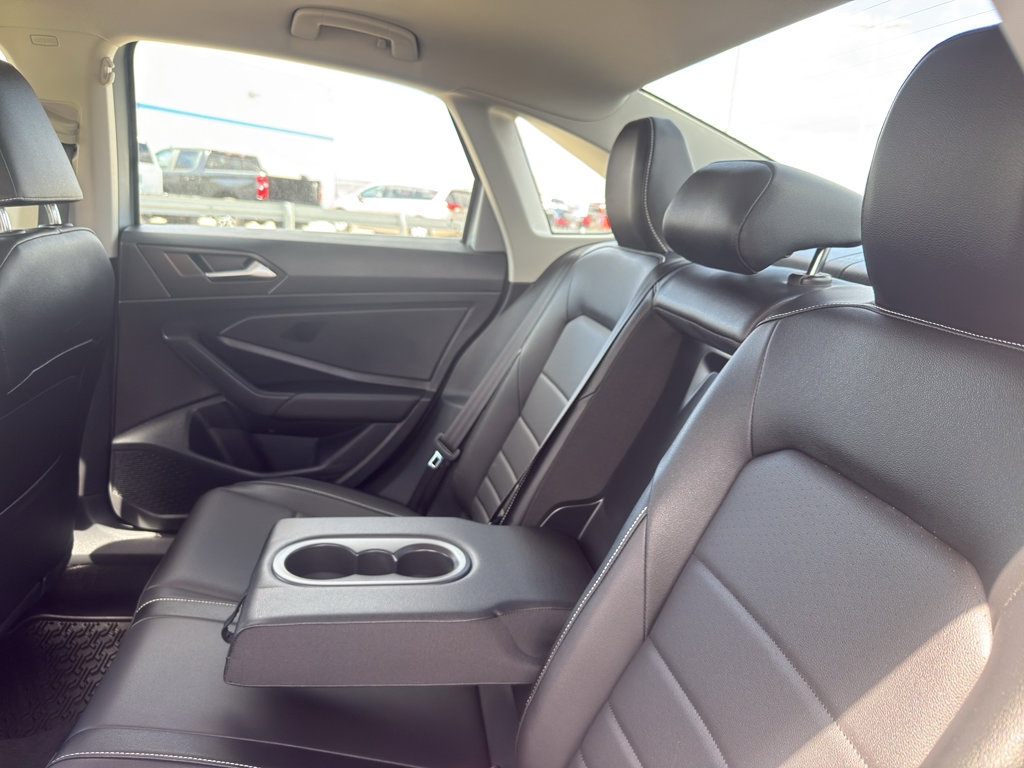 Used 2022 Volkswagen Jetta SE FWD image 32