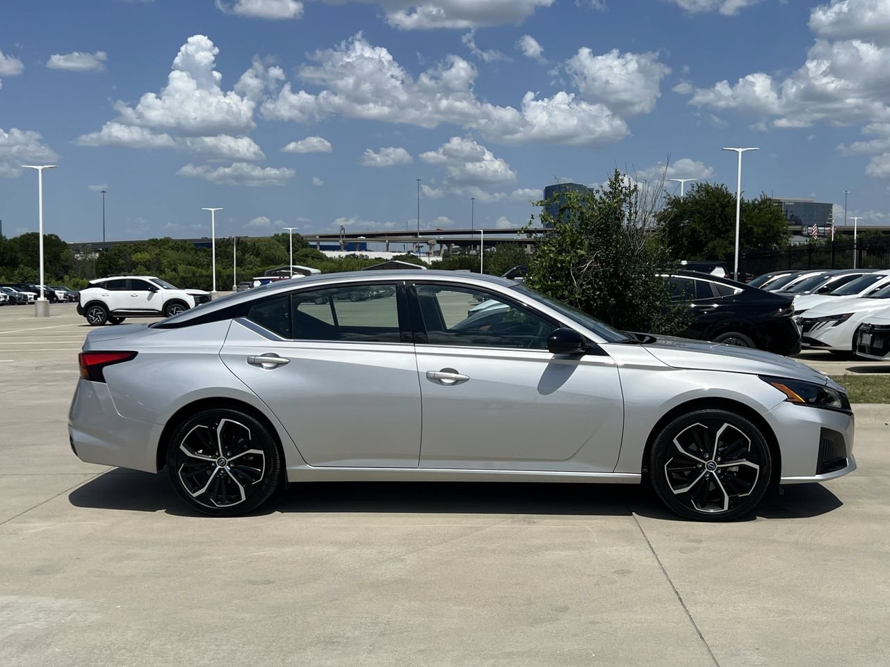 Certified 2025 Nissan Altima 2.5 SR FWD image 3